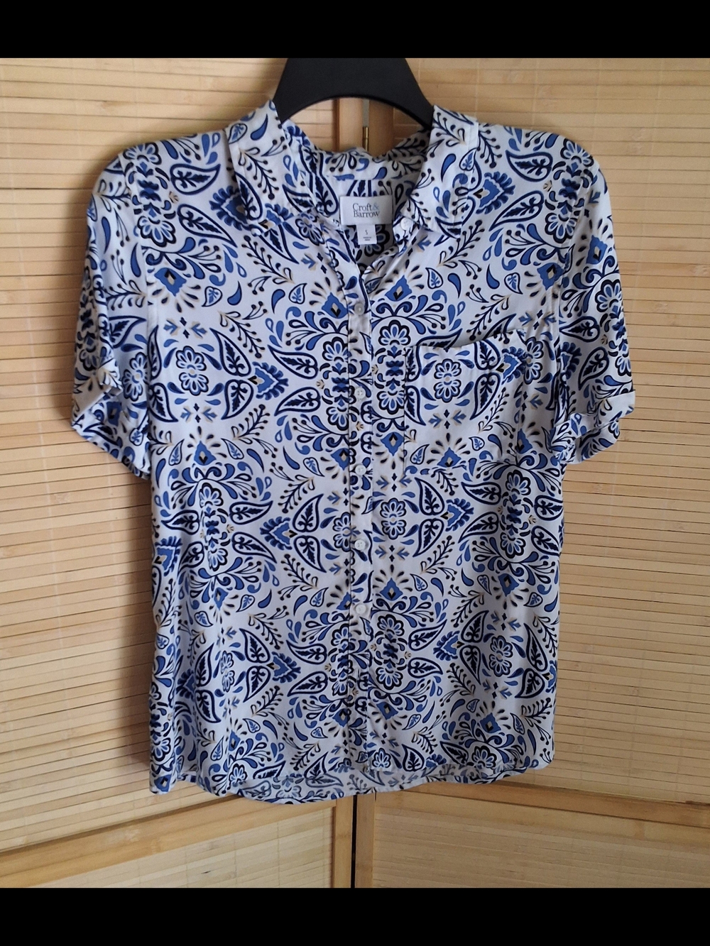 croft & barrow White and Blue Paisley Short-Sleeve Button Down Shirt
